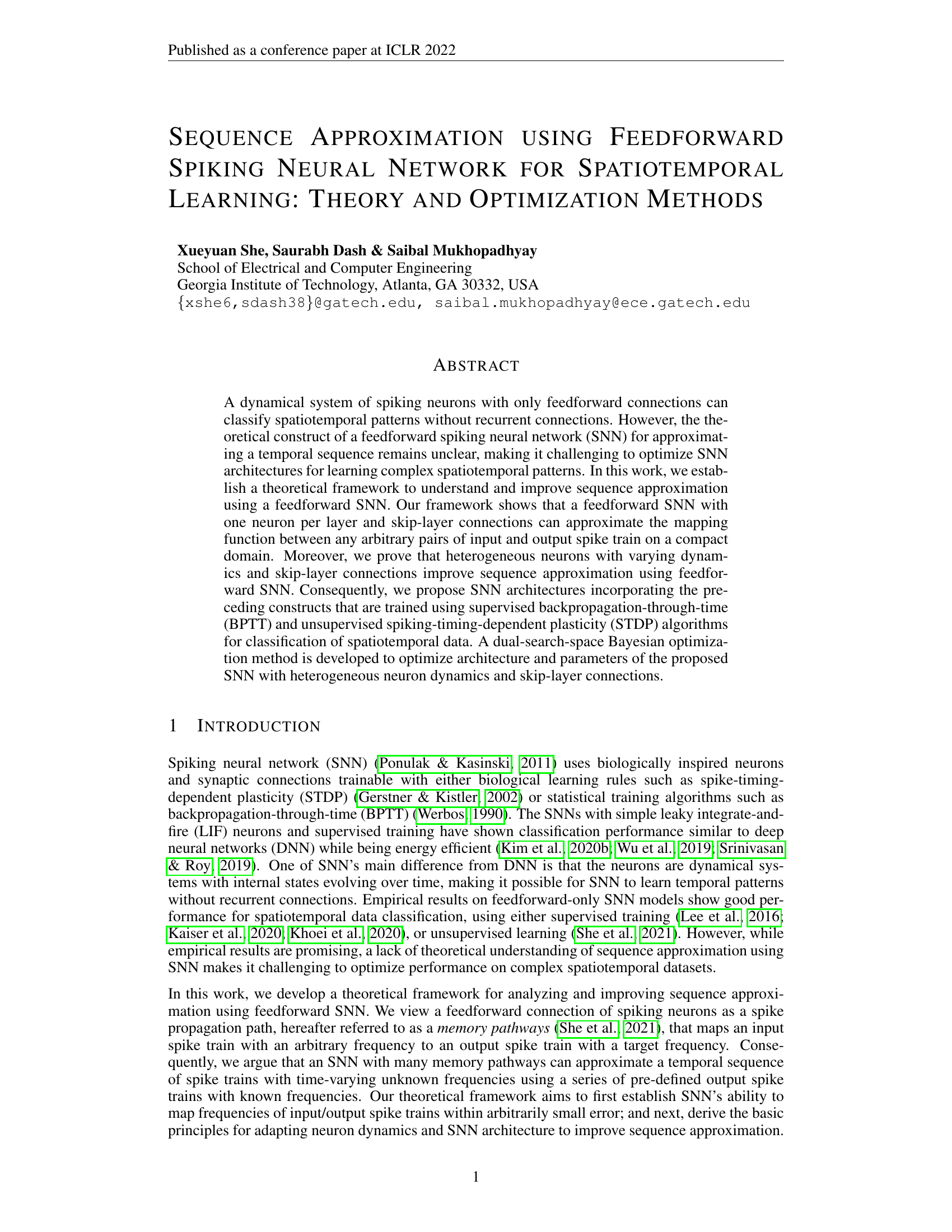 Approximation de séquences par réseau de neurones spiking à propagation avant pour l'apprentissage spatio-temporel : théorie et méthodes d'optimisation